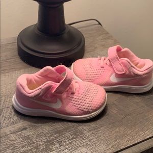Used Nike toddler girl shoes size 7c.